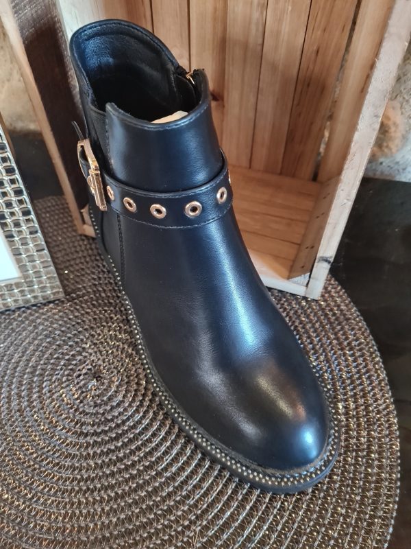 Boots noires avec boucle dorée – Image 2