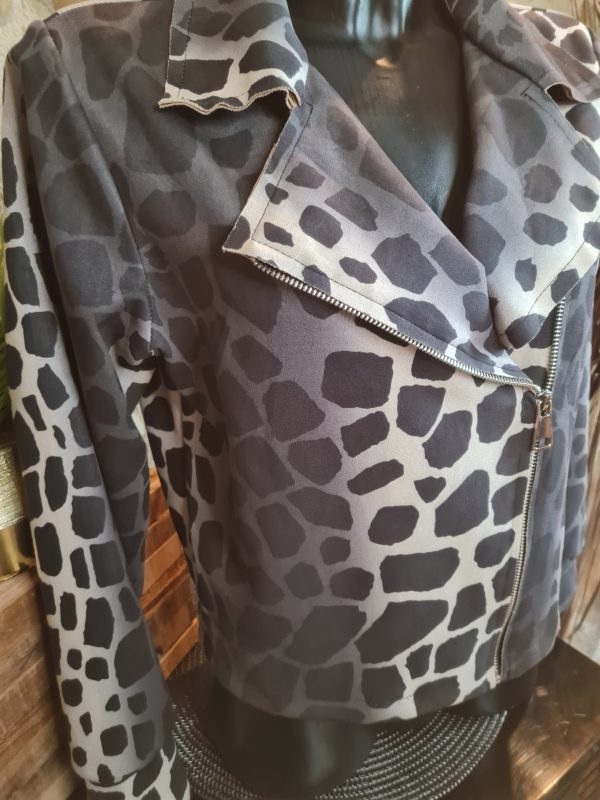 Veste style perfecto suédine Léopard TU jusqu'au 40 – Image 3