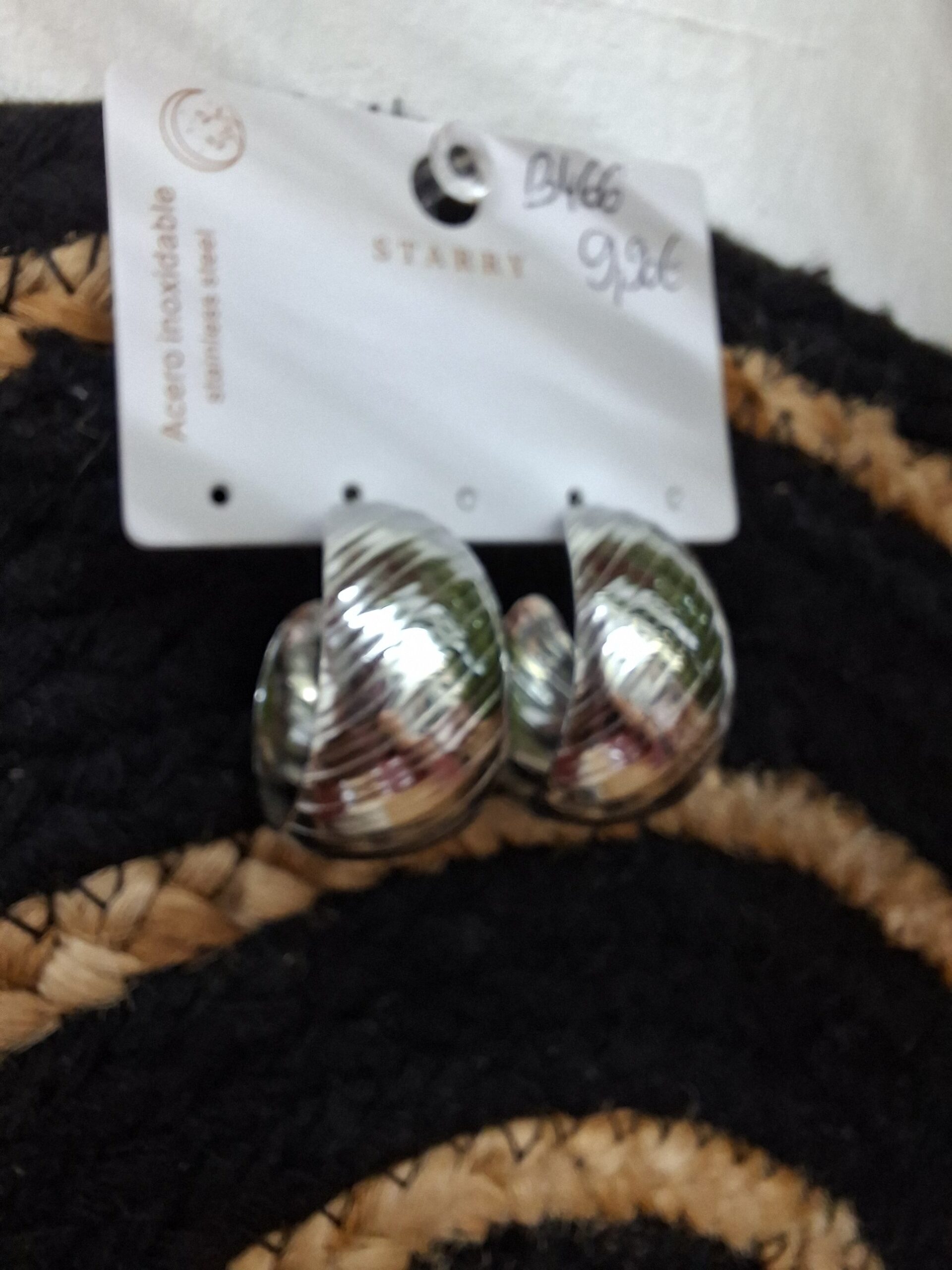 Créoles argentées fines rayures - Acier Inoxydable