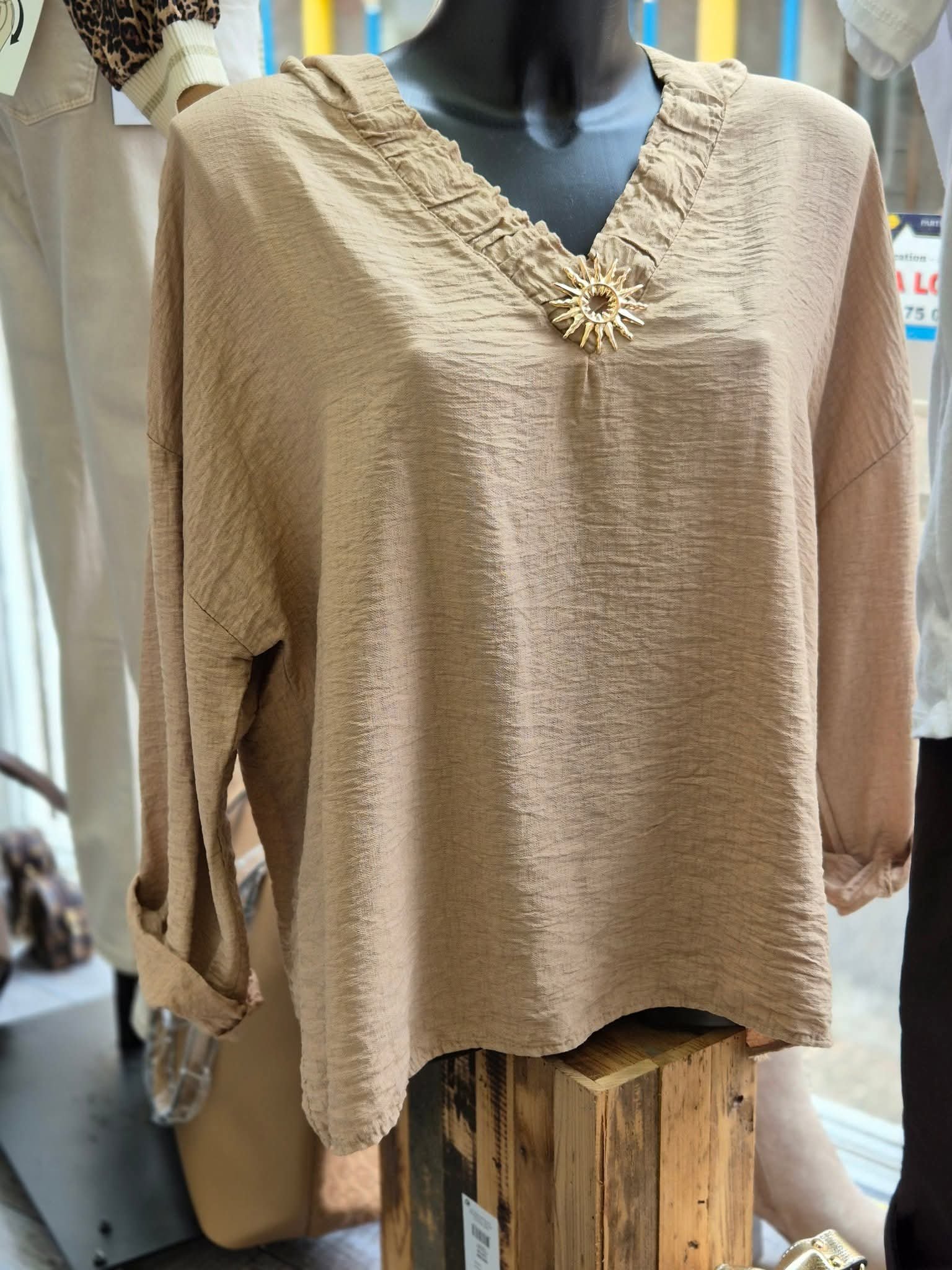 Haut à capuche avec broche Soleil - TU MT - 38 au 44 – Image 2